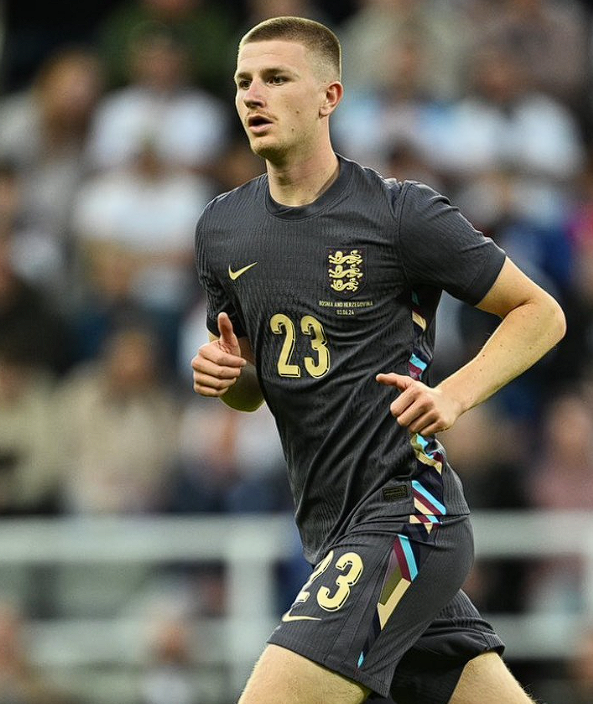 多隊(duì)競逐亞當(dāng)&middot;沃頓：轉(zhuǎn)會市場風(fēng)云下的權(quán)衡與博弈